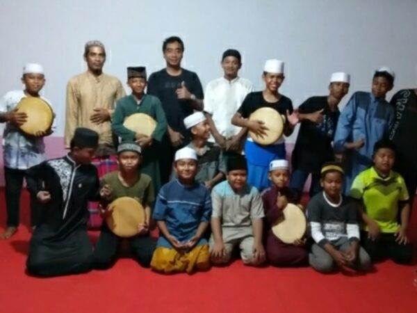 Apresiasi Lurah Mentawa Baru Hilir Kepada Group Hadrah As Safrina