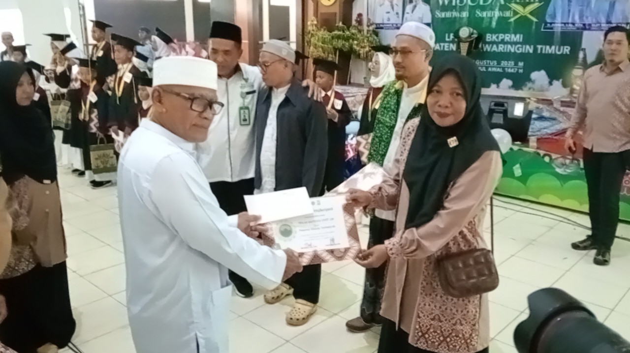 As Safrina Pecahkan Rekor! Terbanyak di Wisuda Santri, Tepuk Tangan dan Sorakan Menggema!