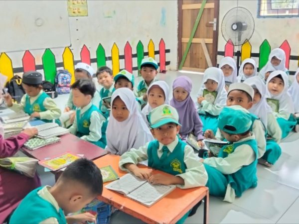 Puasa Tak Surutkan Langkah Siswa RA As Safrina Menuntut Ilmu