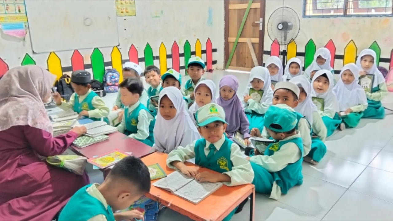 Puasa Tak Surutkan Langkah Siswa RA As Safrina Menuntut Ilmu Puasa Tak Surutkan Langkah Siswa RA As Safrina Menuntut Ilmu
