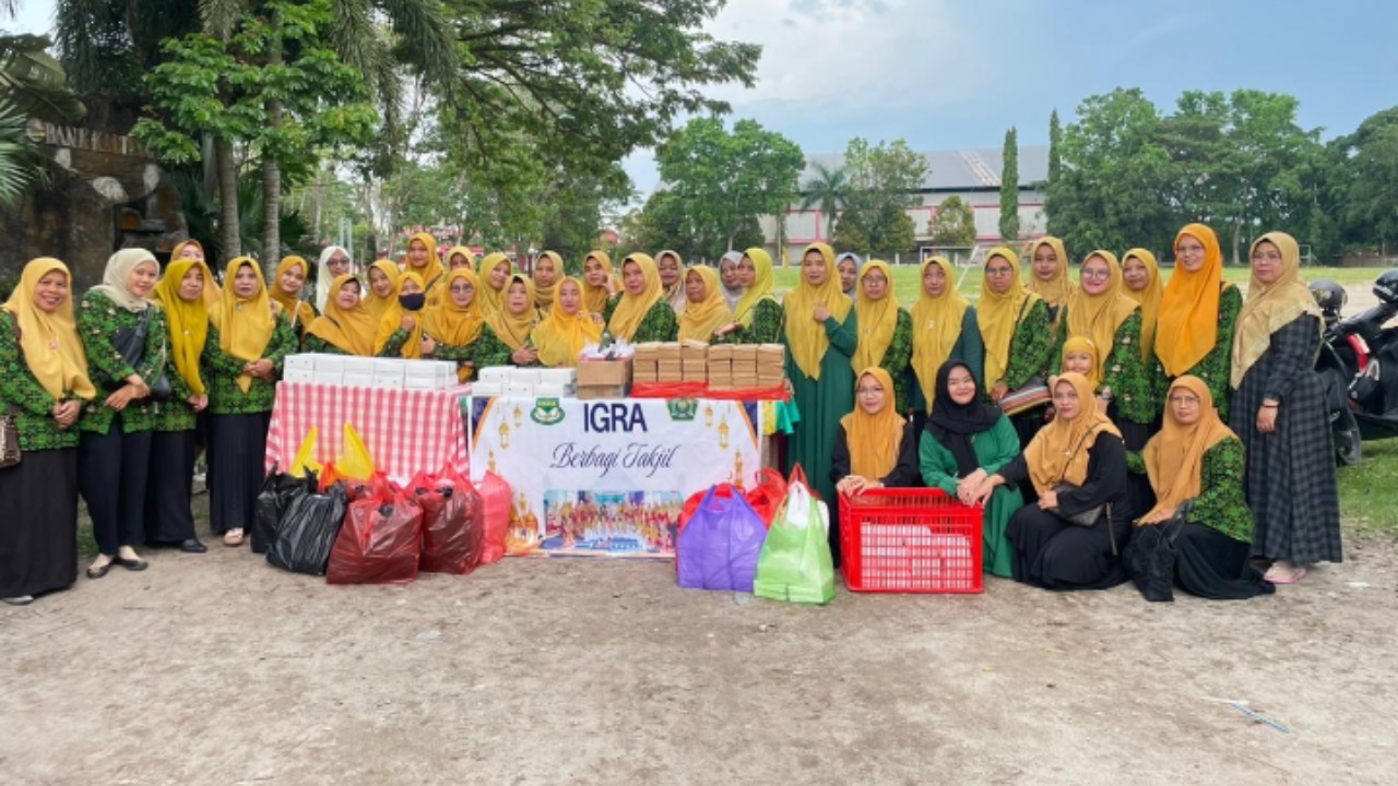 IGRA Kotawaringin Timur Gelar Aksi Sosial Pembagian Takjil di Stadion 29 November IGRA Kotawaringin Timur Gelar Aksi Sosial Pembagian Takjil di Stadion 29 November